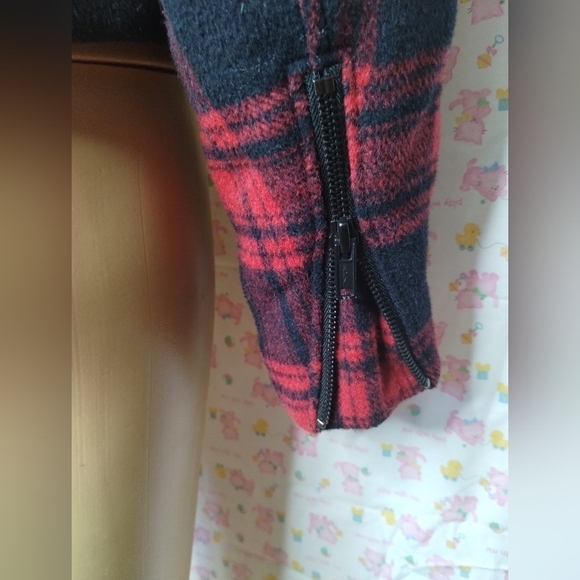 Gap women's size small red and black flannel jacket coat - Picture 8 of 14